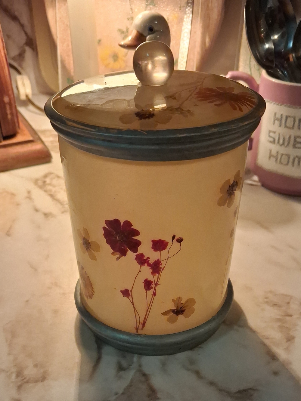 Vintage Pressed Flower Resin Vanity Jar- Cream & Silver - 1970s - Picture 4 of 14